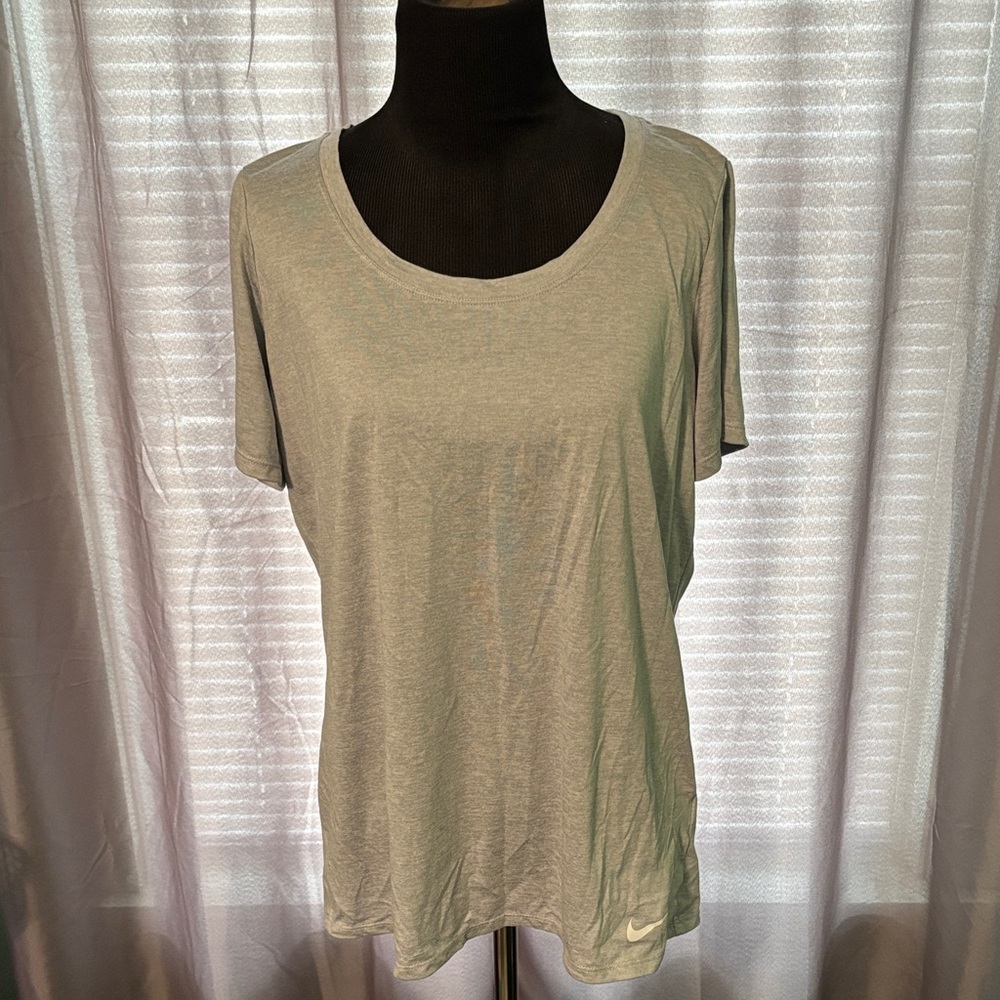 Nike Women's Light Gray Short Sleeve Dri Fit Tee